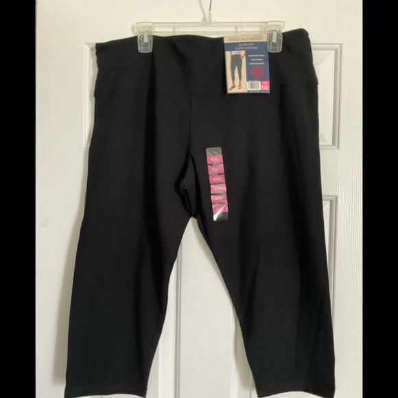 khakis & Company Pants - Khakis black seamless capri legging